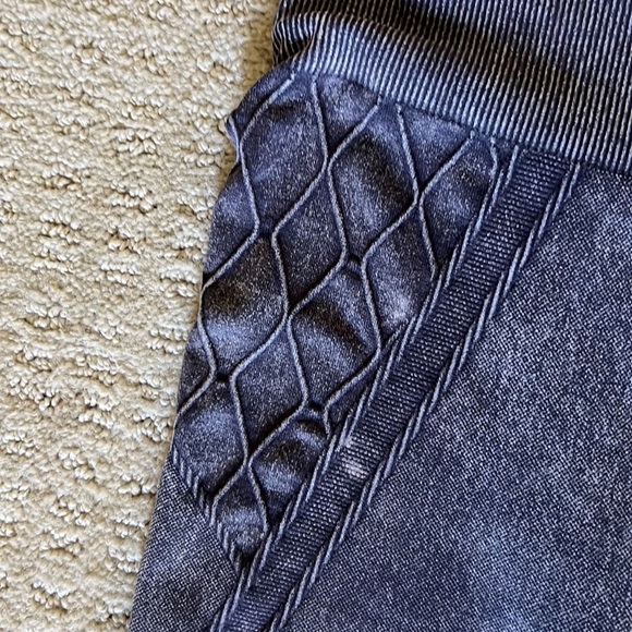 SOLDAthleta Yoga Pants Leggings Tights High Rise Cropped Small Medium EUC Purple - Picture 7 of 16